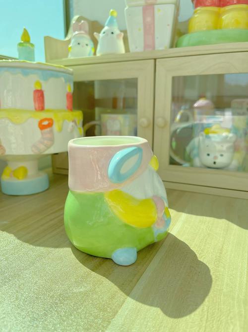 马克杯的节日主题彩绘活动